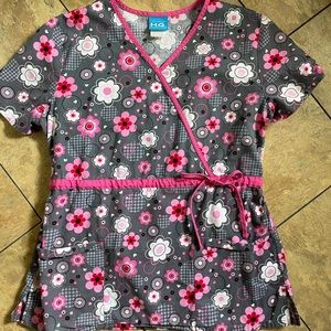 Women’s scrub top